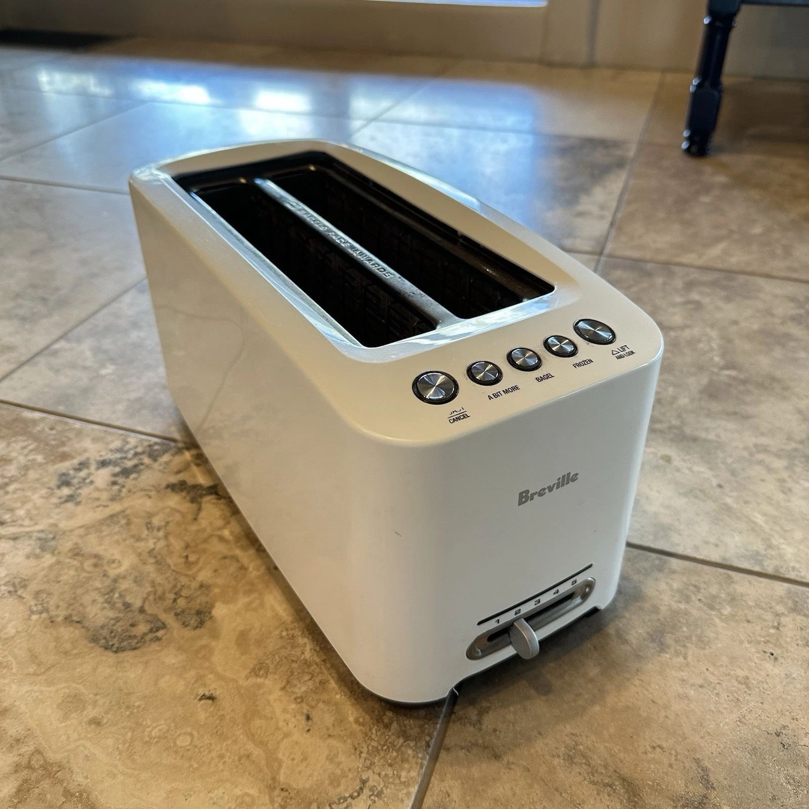 Breville Lift & Look Plus Toaster - Thumbnail 3