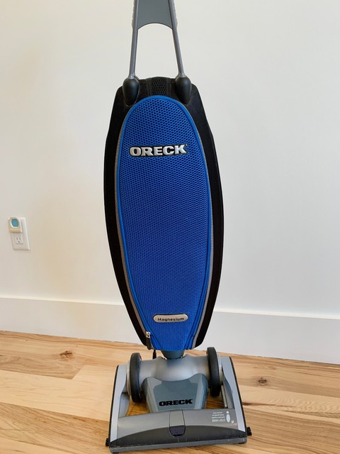 Oreck LW1500RS Magnesium Upright Vacuum 