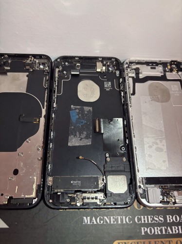 Lot de 4 boîtiers iPhone pour iPhone 6s-7-SE 2020 en l'état pour pièces. - Photo 8 sur 13