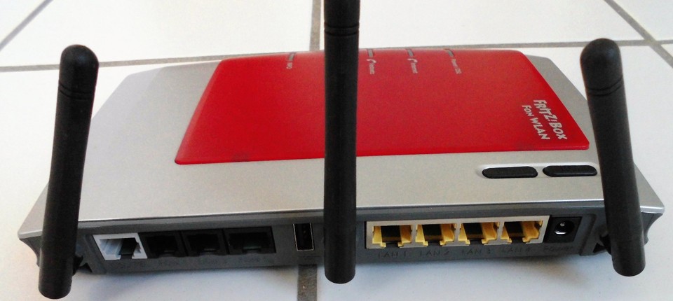 AVM FRITZBox Fon WLAN 7270 300 Mbps 4-Port 100 Mbps Funk Router ...