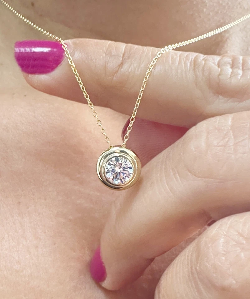 Colgante solitario con bisel de diamantes redondo certificado IGI 14 k oro amarillo macizo 1,00 quilates Foto 2 de 4