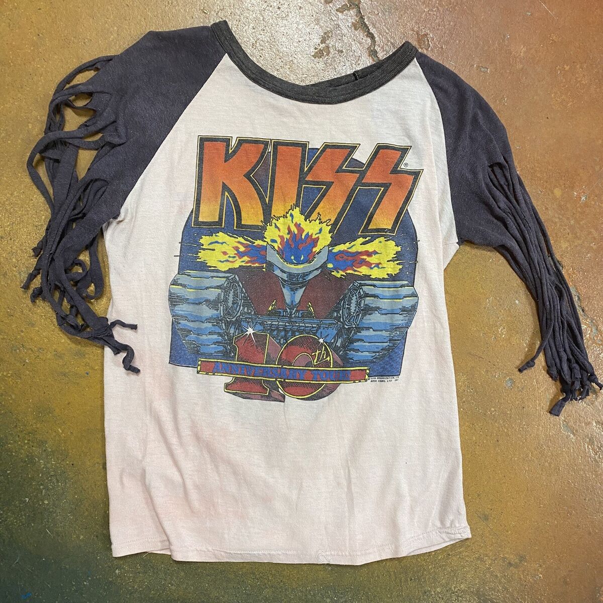 Vintage 80s 1983 Kiss 10th Anniversary Tour T-Shirt Raglan Vintage 80s 1983 Kiss 10th Anniversary Tour T-Shirt Raglan