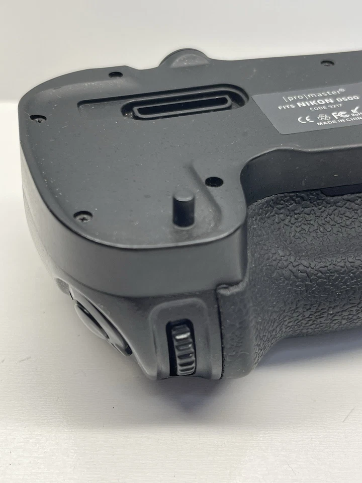 Empuñadura eléctrica Promaster 9217 - D500 para cámara Nikon D500 DSLR Foto 3 de 4