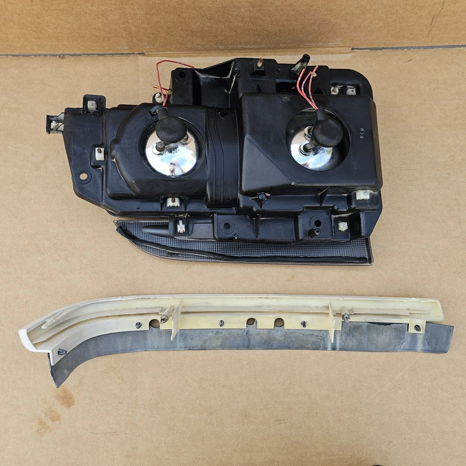 1994-2004 Isuzu NQR NPR GMC W4500 OEM Left Drivers Headlight Lamp W Trim / Bezel - Image 3 of 4