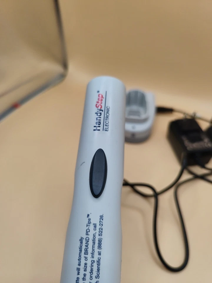 One Brandtech Handystep Electronic Pipette repeater With Charging Stand - Image 4 of 4