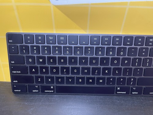 Genuine Apple Magic Keyboard with Numeric Keypad – Black (Model A1843) - Afbeelding 2 van 7