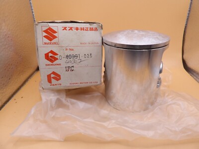 NOS Suzuki RM250 1979-80 Genuine Oversize .25 64.25mm Piston 1st 12110-40312-025