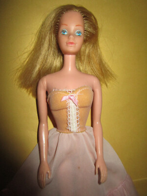 B855)ALTE VINTAGE BARBIE MATTEL PHILIPPINES IM KLEID LINGERIE FANCY FRILLS #3184