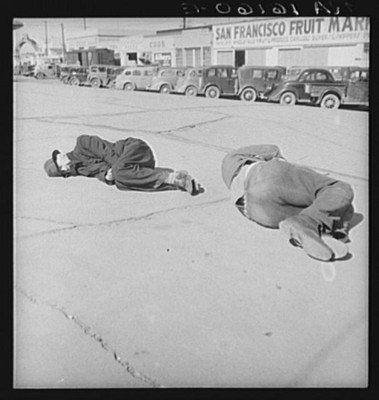 Photo:Scene along ''Skid Row.'' Howard Street, San Francisco, California