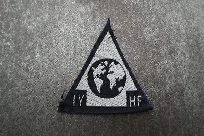 IYHF Youth Hostel YHA Woven Cloth Patch Badge (L25S)