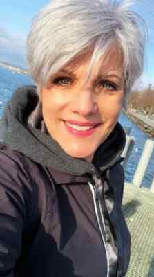 Synthetic Short pixie Wavy Silver White Wig for Elderly Ladies Natural Hair wig