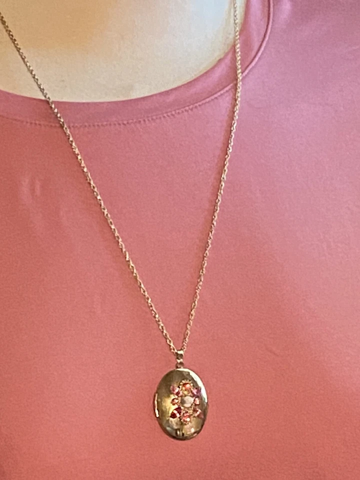 Розовые стразы и роза на золотистый медальон на 24» золотистый цепочка - Изображение 2 из 4