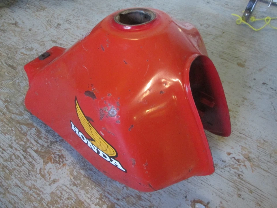 OEM VINTAGE HONDA 1983-1984 XL600R TANQUE DE COMBUSTIBLE " ROJO MONZA" 175A1-MG2-000ZA Foto 2 de 4