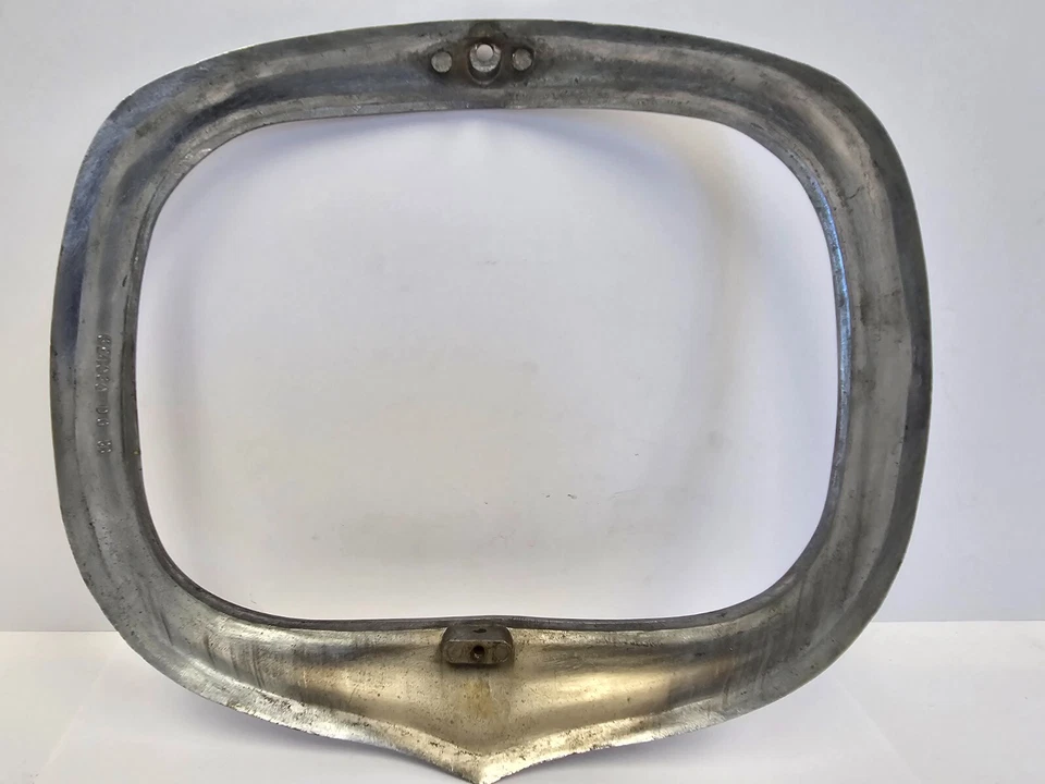 Faro lateral derecho pasajero Plymouth P8 Deluxe 1939 bisel 694060 nuevo de stock Foto 2 de 3