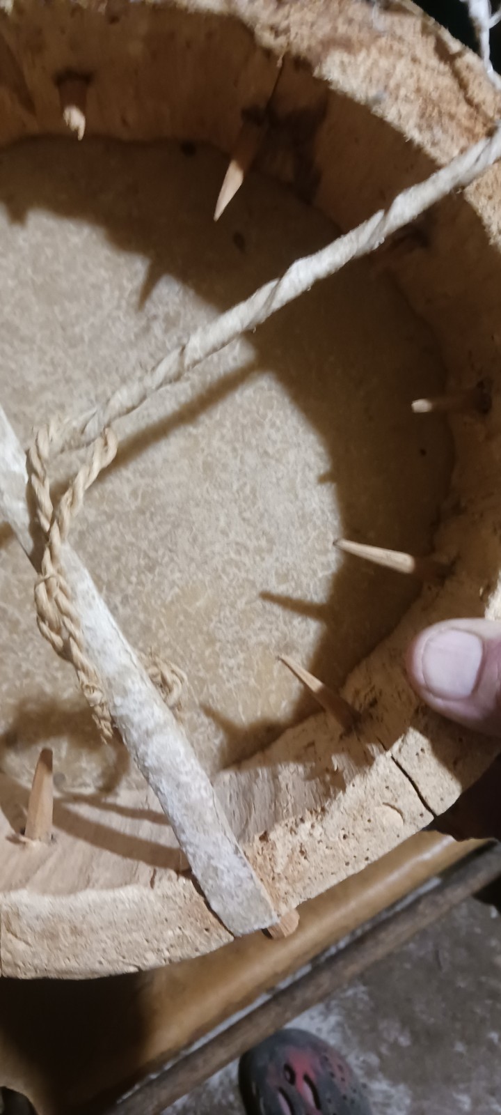 *AWESOME ANTIQUE NATIVE AMERICAN  RAWHIDE  DRUM  PEG DRUM HTF NICE SOUND !*