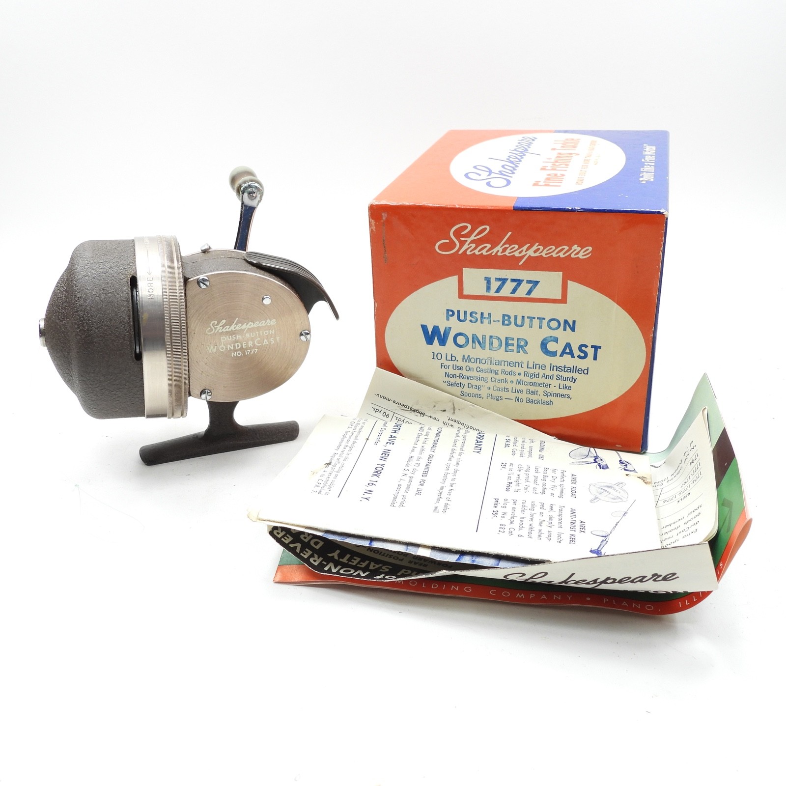 Vintage WonderCast Push-Button 1777 Fishing Reel. W/ Box.