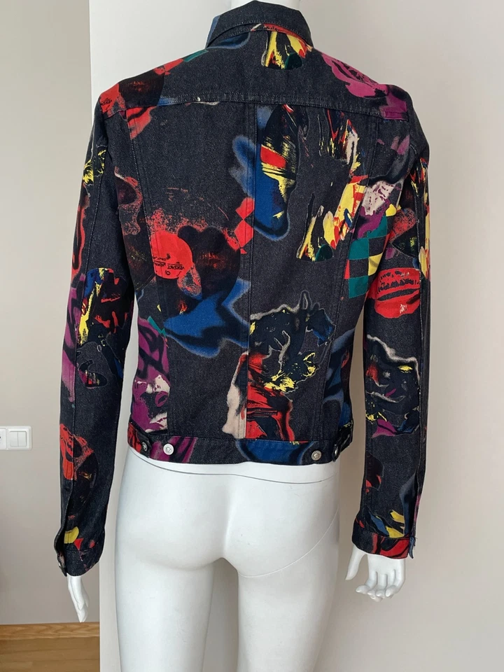 Jaqueta de denim graffiti vintage dos anos 1990 da Versace Jeans Couture - Tamanho P - Imagem 4 de 4