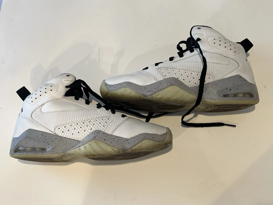 Nike Jordan Zapatos de Baloncesto Despegue Hombres, Talla 8.5 - Blanco/Gris Hormigón Foto 3 de 4