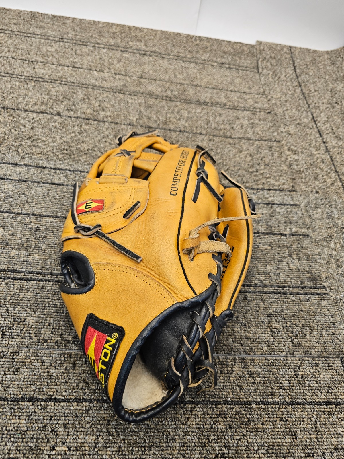 Easton EX1302 13" Competitor Series VRS Baseball Softball Gl