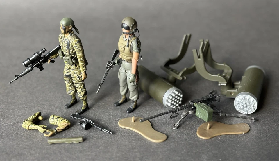 Ultimate Soldier 1:18 UH-1C Huey Helicopter Pilot 7th Air Cav 21st Century Toys - Image 3 of 4