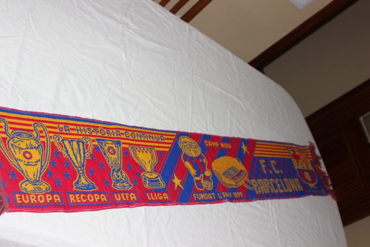 Scarf Official Vintage F.C Barcelona and Its Trophies The Scarf Official Vintage F.C Barcelona and Its Trophies The