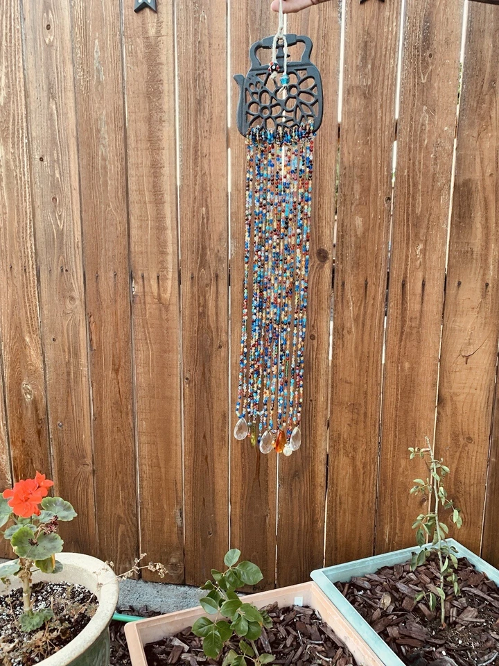 Tetera floral de hierro forjado rústica con cuentas largas carillón captador de sol móvil Foto 4 de 4