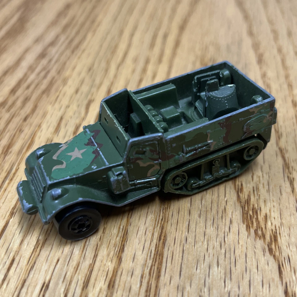 Lote de vehículos militares Hot Wheels tanque cubo unidad médica transporte de tropas de colección Foto 2 de 4