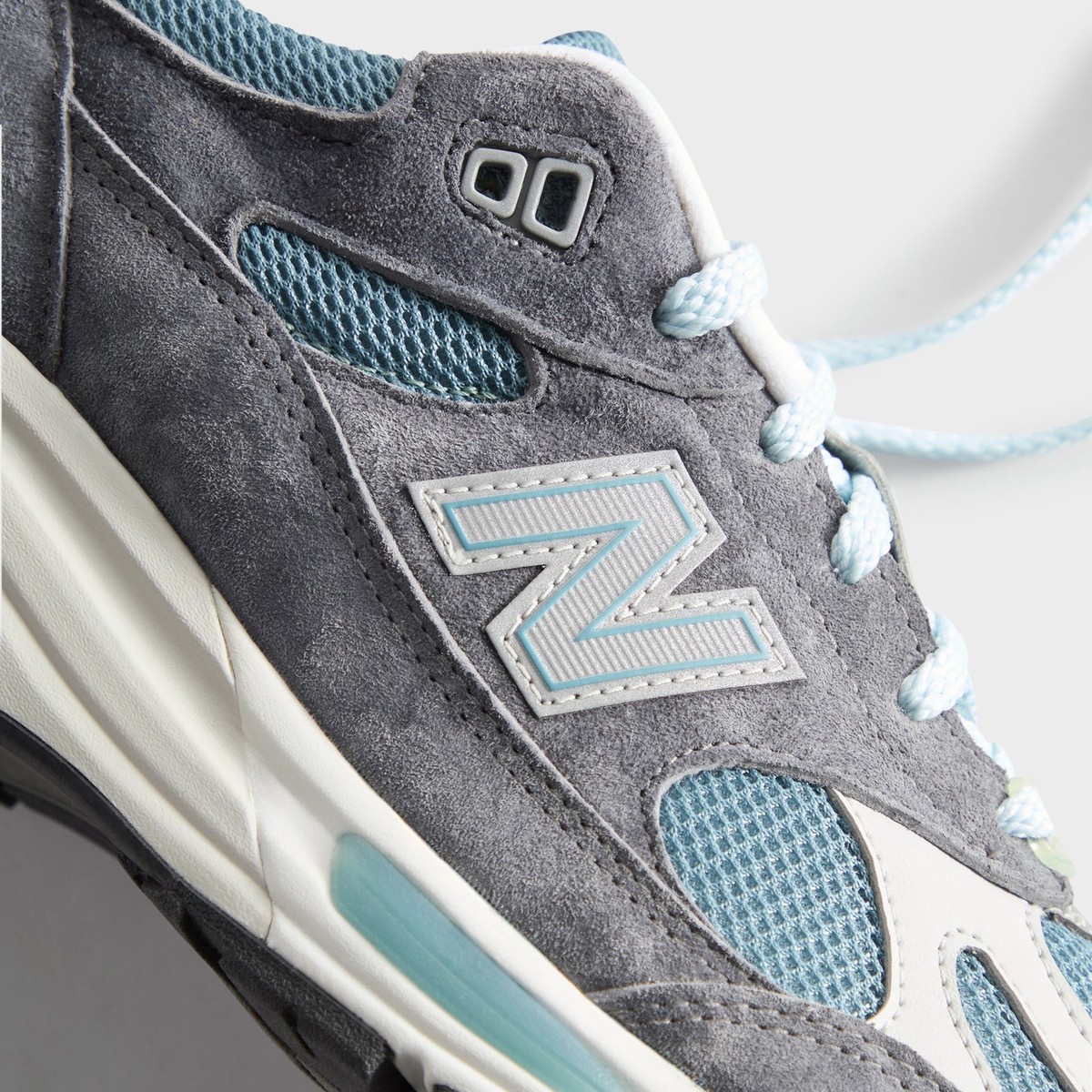 KITH × New Balance 991V2 Oyster Mushroom New Balance Made in UK 991v2 - Deauville Mauve / Fig