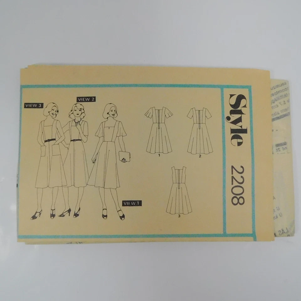 Style 2208 Misses Dreses Pattern Size 18-20 Uncut Flared Square Neckline Pockets - Image 3 of 4