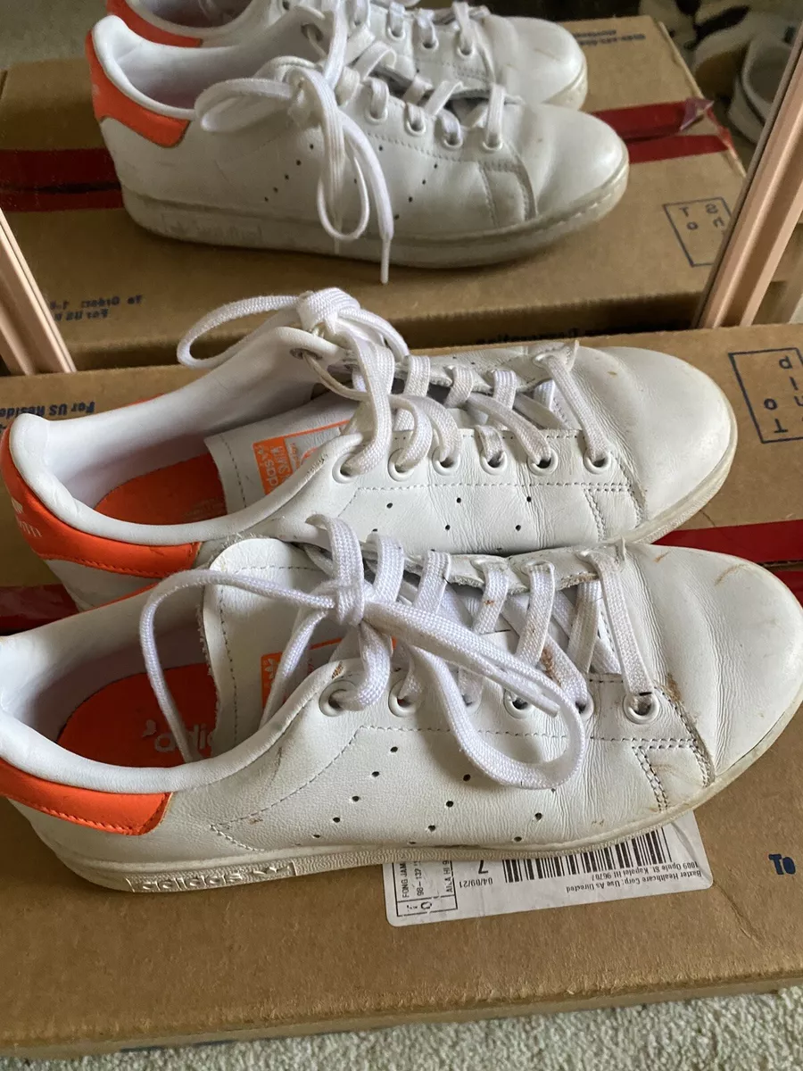 Stan smith glow hotsell in the dark