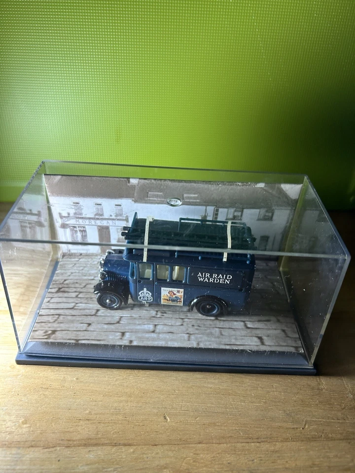 Days Gone Collectors Guild 1932 Dennis Limousine ‘Air Raid Warden’ Limited Ed. - Image 2 of 4