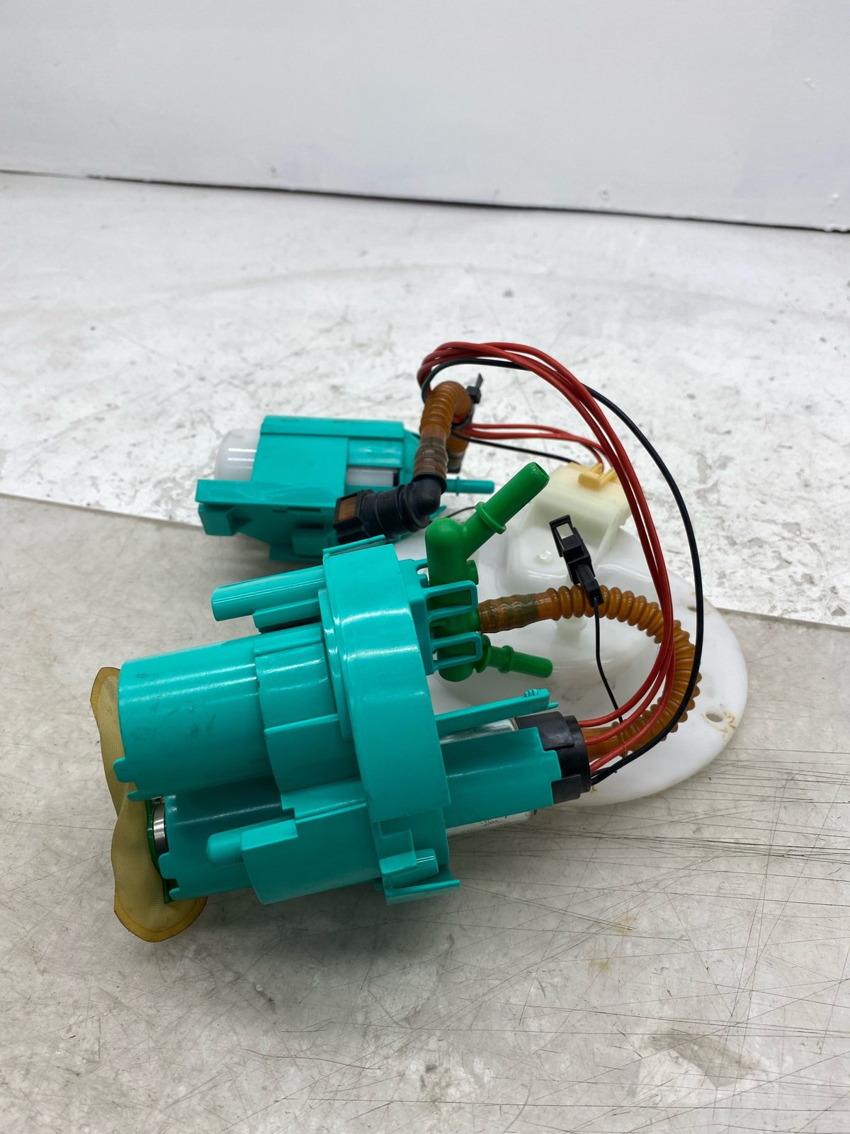 2019-2023 ASTON MARTIN VANTAGE OEM 4.0L RWD TANK MOUNTED FUEL PUMP ASSEMBLY