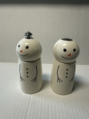Williams Sonoma Fletcher's Mill Snowman Saltshaker & Pepper Mill Wood Cracked
