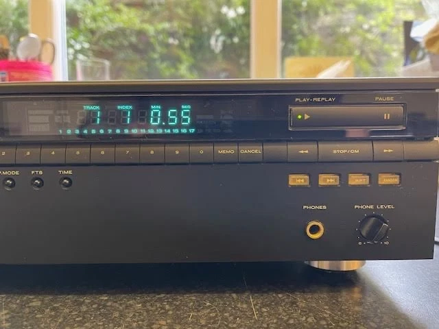 MARANTZ CD-60 'Special Edition' CD Player. Remote control DIG Output ,TDA1541A. - Image 3 of 4