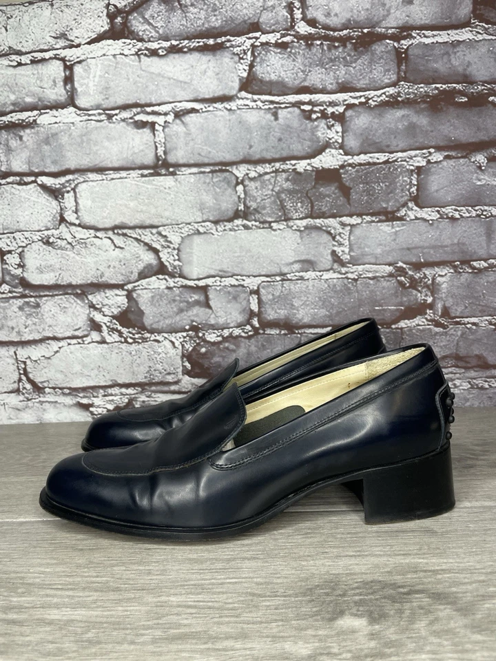 Zapatos de salón mocasines de colección con tacón de cuero azul marino TOD'S 38EU/7,5M EE. UU. Foto 2 de 4