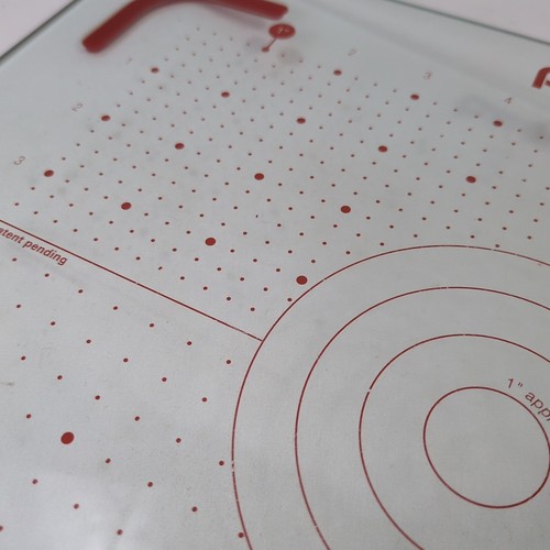 PYREX - 14" x 11" Non Slip GLASS CUTTING BOARD w/ Printed Sizing Guides & Rulers - Picture 11 of 11