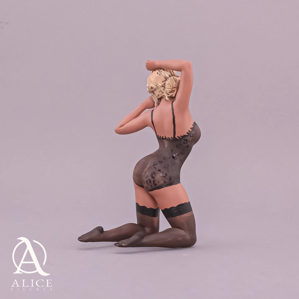 Painted resin figure. Blonde Woman girl sexy in stockings 1/18 1/24 1/32 1/43 - Image 4 of 4