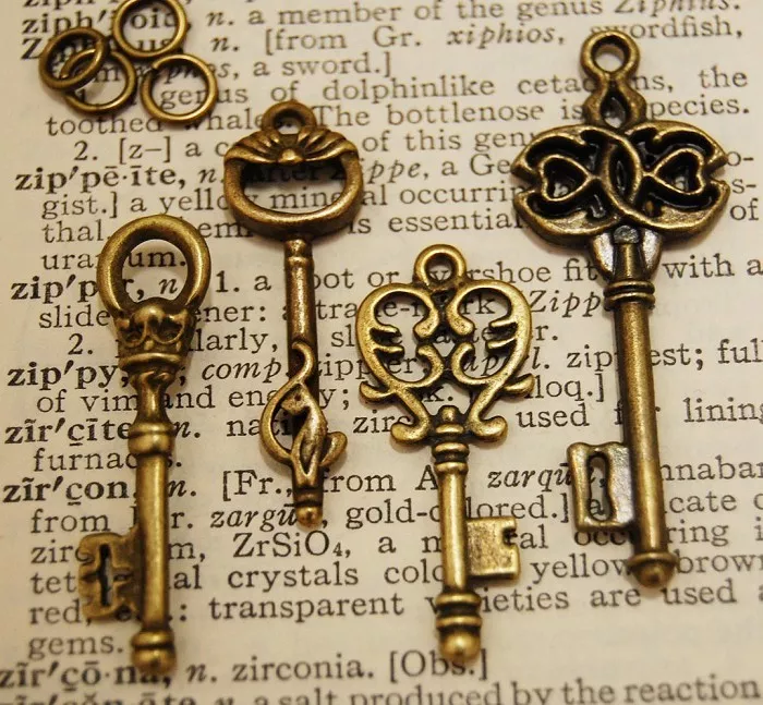 12 x Royal Skeleton Key Antique Old look Vintage Key