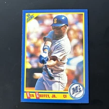 1990 SCORE KEN GRIFFEY JR CARD # 560 (BLUE DOT ON LOGO)