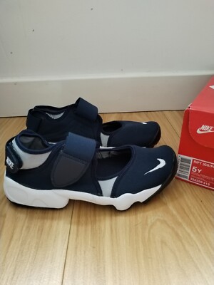 nike rift trainers size 4