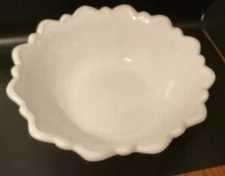 Indiana Glass Co Vtg Milk Glass Serving Bowl/Fruit Bowl Wild Rose Pattern
