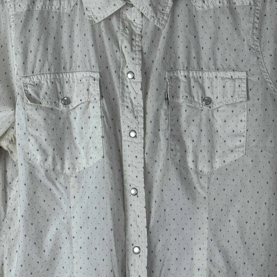 Levi’s Top 女式中号定制版型西部 2 口袋按扣衬衫 — 第 2/4 张图片