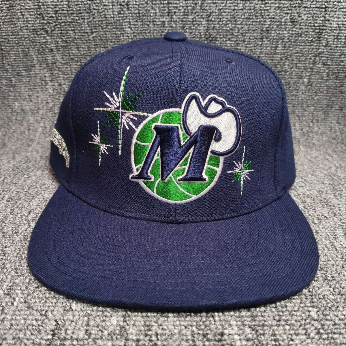 Mitchell & Ness Dallas Mavericks Navy Snapback Cap NBA Hat