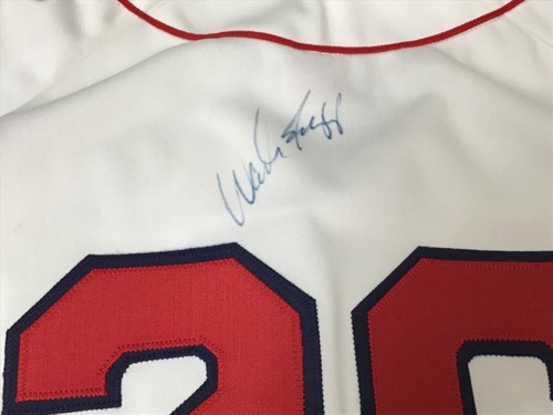 CAMISETA DE CASA WADE BOGGS AUTÉNTICA TALLA 44 BOSTON RED SOX FIRMADA JSA CERTIFICADO DE AUTENTICIDAD AUTOMÁTICO - Imagen 2 de 5