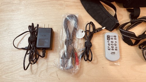 JVC Everio GZ-MG360BU 60GB HDD Camcorder Bundle - Picture 17 of 18