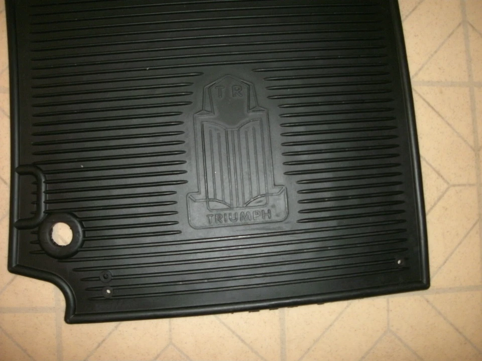 JUEGO DE ALFOMBRILLAS DE GOMA ESTILO AMCO DE ALTA RESISTENCIA TRIUMPH TR2 TR3 TR4 TR250 TR6 53-76 Foto 3 de 4