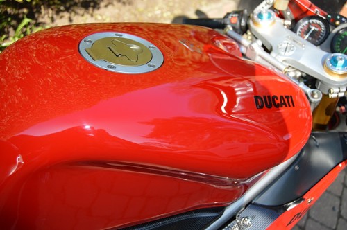 Ducati 996R. Only 2,200 miles. A genuine one owner bike!!! Super rare find. - Picture 9 of 10