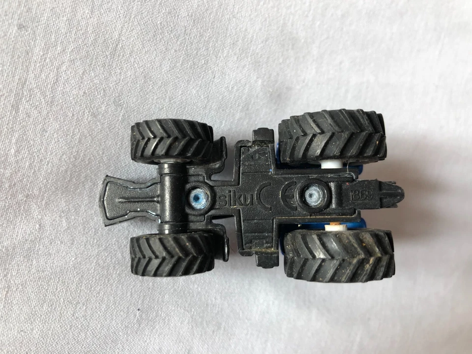 Siku HO 1/87 tracteur New Holland T7070 - Photo 4/4