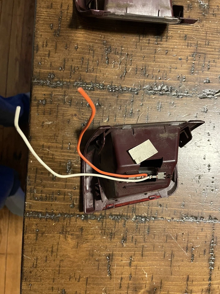 Buick Roadmaster 1994 1995 1996 panel interior puerta cortesía luces marcadoras rojo Foto 4 de 4