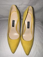Zapatos de salón para mujer Nine West Tatiana de gamuza amarilla talla 5M